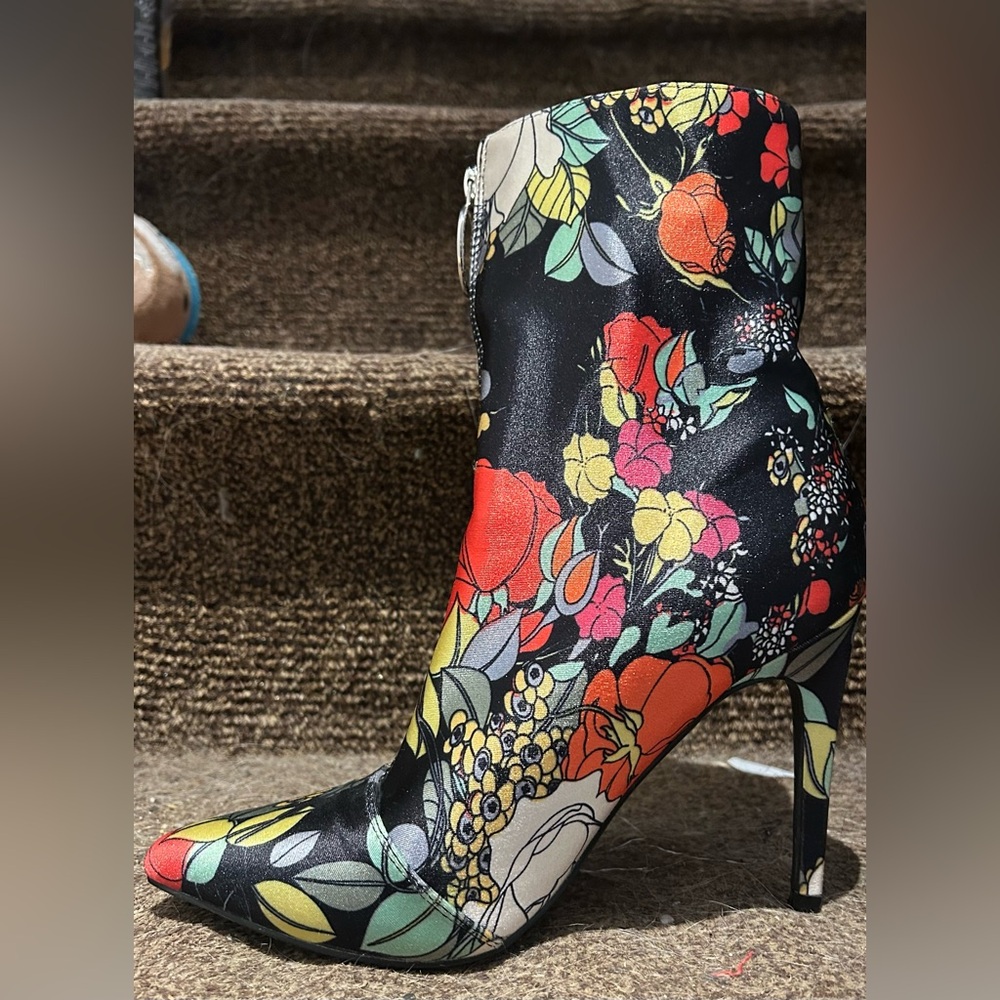 Cape Robbin Gigi-16 Multicolor Floral Ankle Stiletto Heeled Pointed Toes Boots 7 - Picture 2 of 11